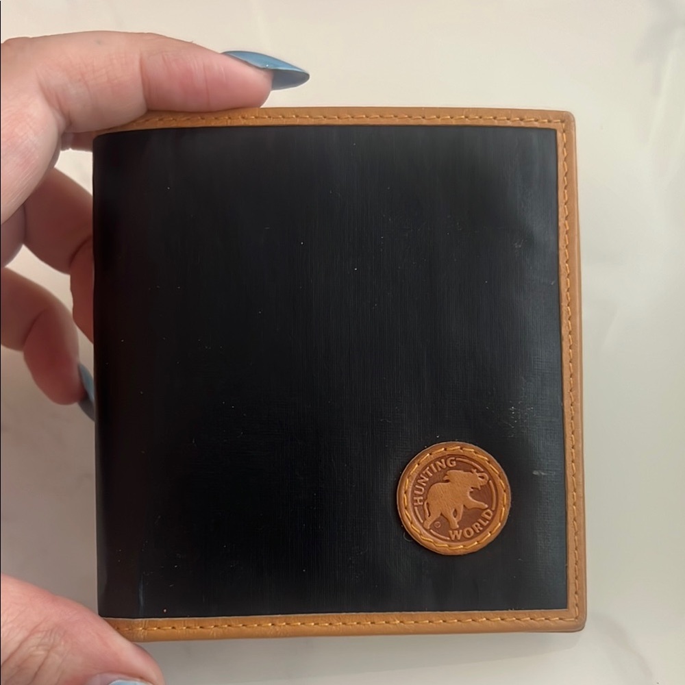 Hunting World Black and Tan Leather Wallet
